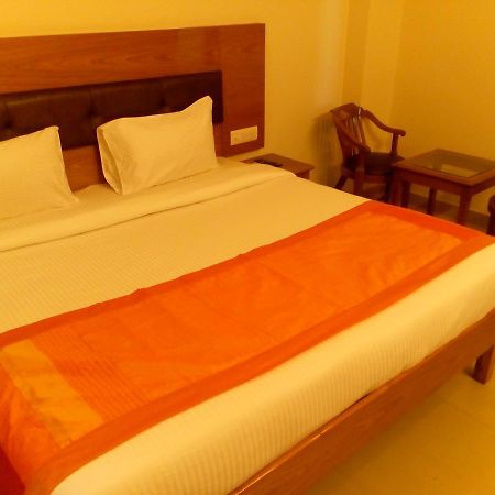 Red Carpet Hotels 노이다 외부 사진