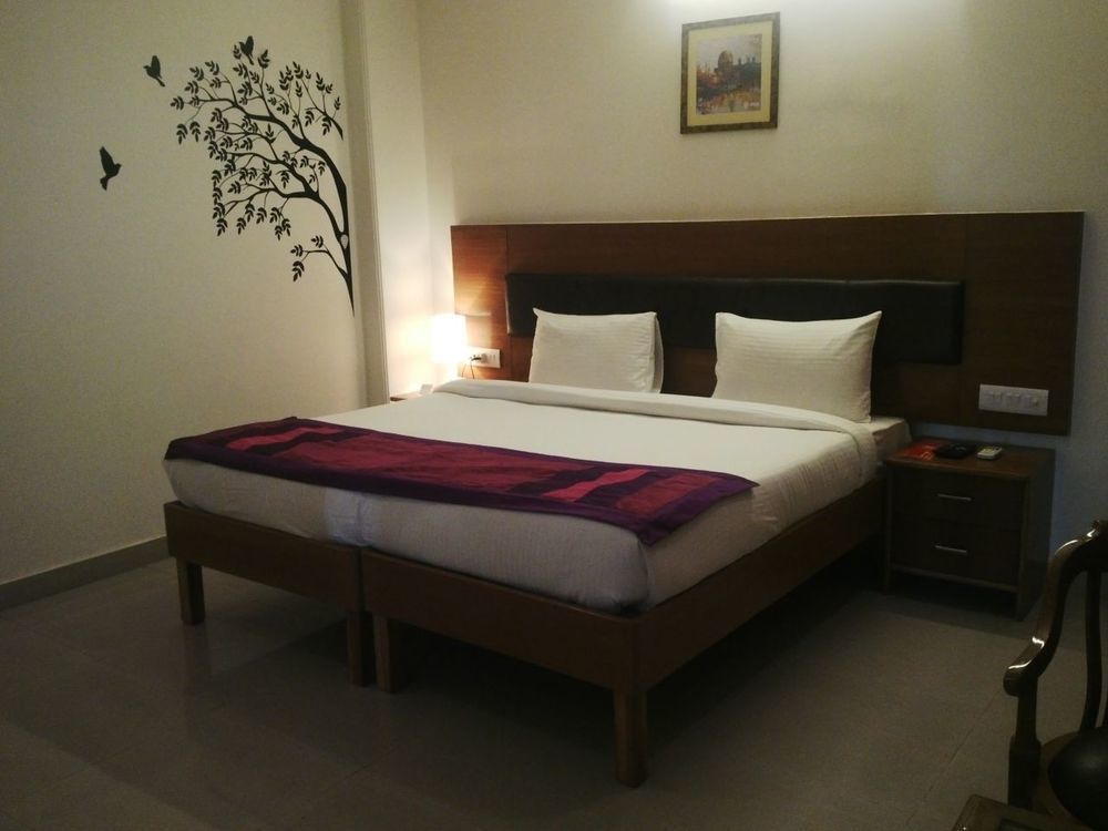 Red Carpet Hotels 노이다 외부 사진