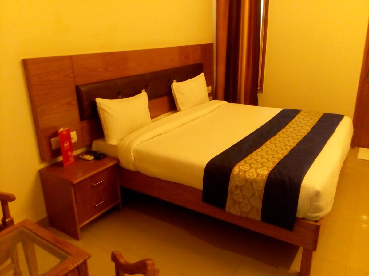 Red Carpet Hotels 노이다 외부 사진