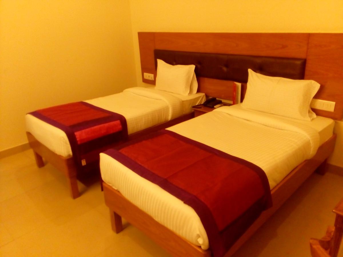 Red Carpet Hotels 노이다 외부 사진