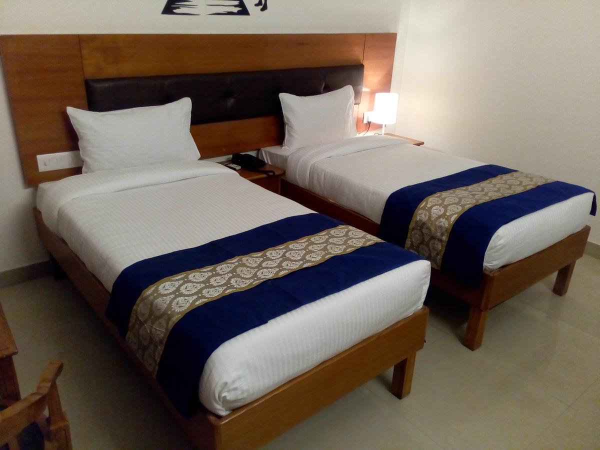 Red Carpet Hotels 노이다 외부 사진