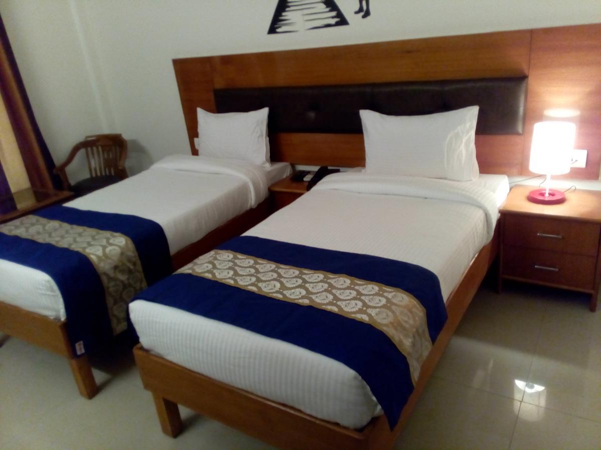 Red Carpet Hotels 노이다 외부 사진