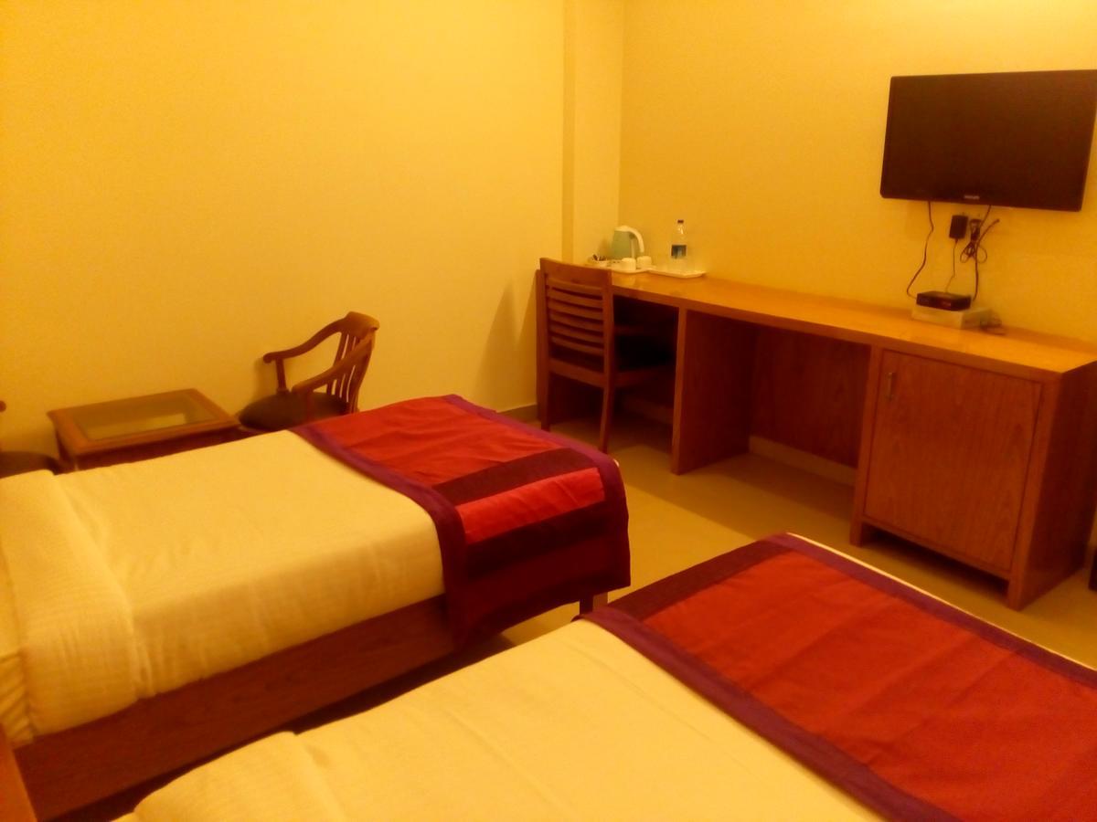 Red Carpet Hotels 노이다 외부 사진
