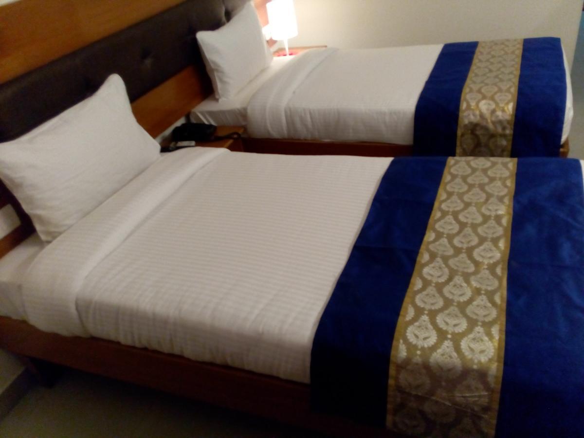 Red Carpet Hotels 노이다 외부 사진
